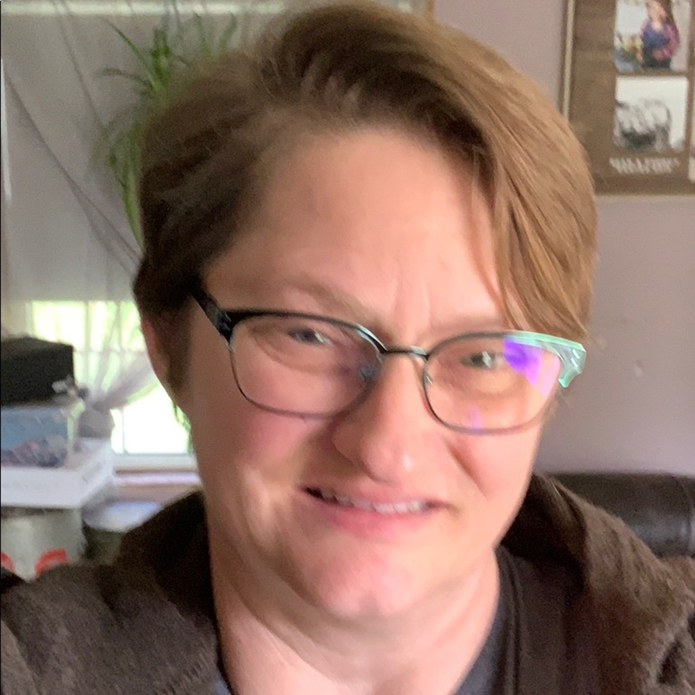 Meet your Posher, Laura